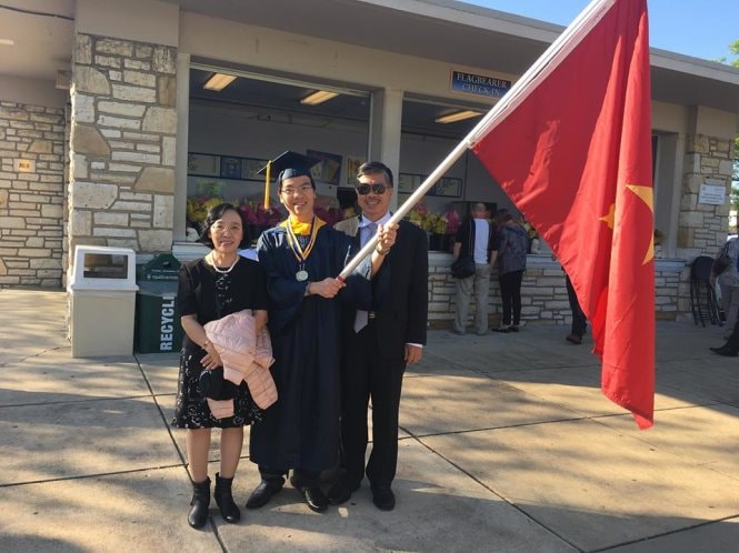 Lê Quang Liêm tốt nghiệp hạng xuất sắc ở đại học Webster