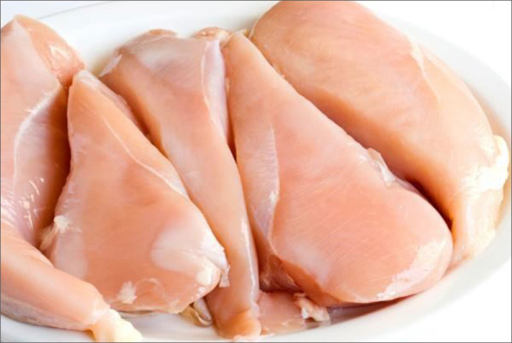 Thịt gà chứa nhiều acid béo không bão hòa, rất thích hợp cho việc điều trị chứng máu nhiễm mỡ.