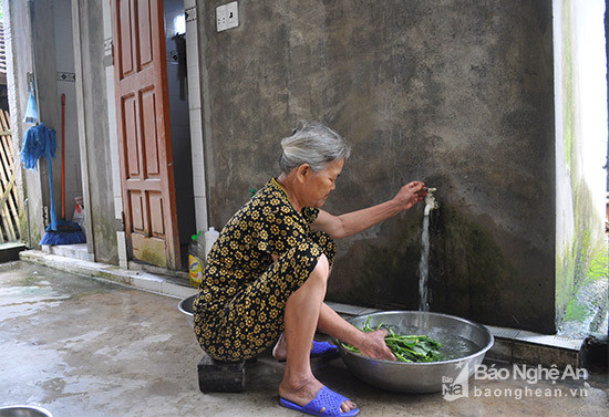 Công trình nước sinh hoạt được đầu tư từ vốn vay ngân hàng chính sách xã hội của anh Đại ở Hội Sơn, Anh Sơn. Ảnh Việt Phương