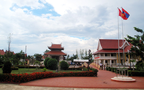 Quang cảnh Khu Lưu niệm Chủ tịch Hồ Chí Minh ở làng Xiềng Vang, huyện Noọng Bốc, tỉnh Khăm Muộn (Lào).