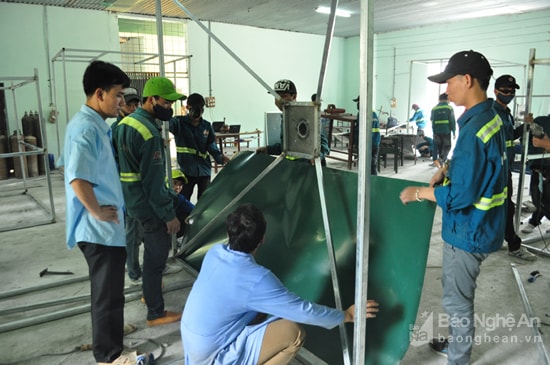 Giờ học thực hành môn gò hàn của thầy trò Trường Trung cấp nghề Yen Thành