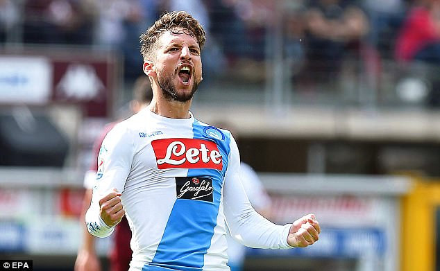 Tương tự là Dries Mertens.