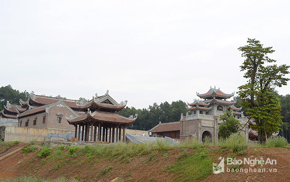 Đền thờ gia tiên Chủ tịch Hồ Chí Minh do Sở Văn hóa và Thể thao làm chủ đầu tư, dự kiến đến ngày 31/8 sẽ hoàn tất xây dựng cơ bản. Ảnh: Thu Giang