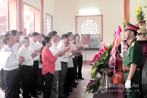 Lãnh đạo huyện Yên Thành tượng niệm 