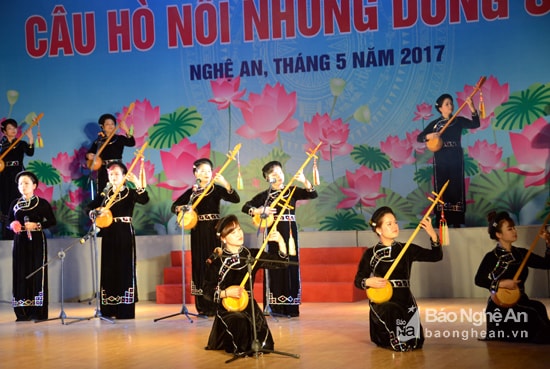 Tiết mục biểu diễn của đoàn nghệ thuật quần chúng tỉnh Cao Bằng. Ảnh: Thanh Sơn