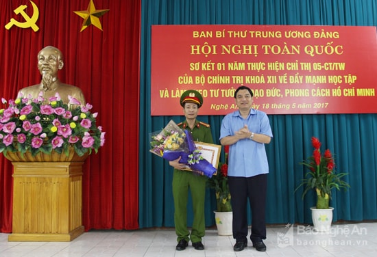 Đồng chí Nguyễn Đắc Vinh - Ủy viên Trung ương Đảng, Bí thư Tỉnh ủy chủ trì phiên làm việc