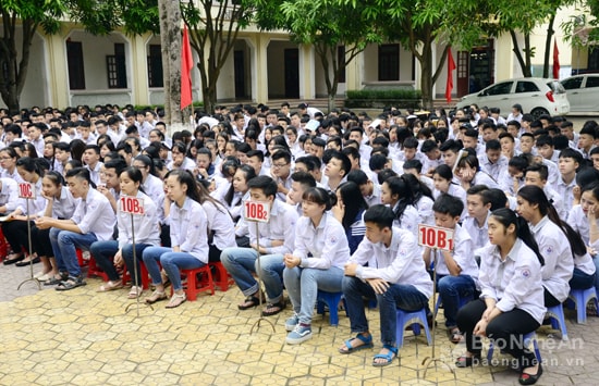 Học sinh Trường THPT Nguyễn Trường Tộ tham gia chương trình tập huấn.