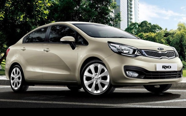 KIA Rio là một trong những mẫu xe bán chạy của hãng xe Hàn Quốc tại thị trường Việt, bên cạnh những dòng xe khác như KIA Morning hay KIA Sorento. Được trang bị một cấu hình động cơ xăng I4, 16 van DOHC, công nghệ CVVT dung tích 1.4L tạo ra công suất 106 mã lực tại 6.300 vòng/phút và mô-men xoắn cực đại 135Nm tại 4.200 vòng/phút. Kết hợp với động cơ này là hộp số sàn 6 cấp hoặc hộp số tự động 4 cấp.