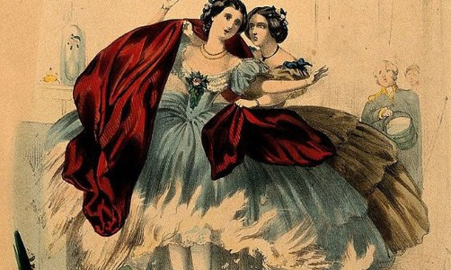 Vào thế kỷ 19, đầu thế kỷ 20, phụ nữ thuộc tầng lớp thượng lưu rất thích mặc những chiếc váy phồng lớn với phần khung váy bên trong và phần váy bên ngoài. Tuy nhiên, đây chính là nguyên nhân khiến hơn 3.000 phụ nữ thiệt mạng khi chiếc váy mà họ mặc vô tình bắt lửa dẫn đến bị thiêu sống. Một trong những trường hợp nổi tiếng nhất mất mạng vì chiếc váy trên là Emma Musson. Cụ thể, năm 1898, Emma (16 tuổi) bị thiêu sống khi một cục than chẳng may lăn ra khỏi bếp và rơi trúng váy của cô