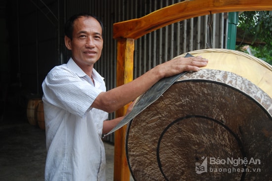 Nghề làm trống Thanh Chương. Ảnh: Đình Hà