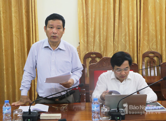 Đồng chí Lê Quốc Khánh- Phó ban thường trực Ban tổ chức Tỉnh ủy thông tin về kết quả giải Búa liềm vàng năm 2016