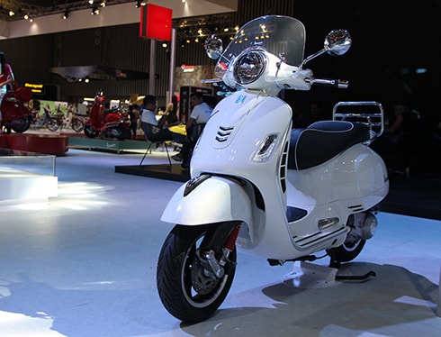 Vespa GTS 300 Super 2017 tại Việt Nam. 