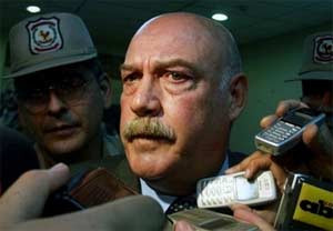 2/2003 - Quốc hội Paraguay đã bỏ phiếu không truất quyền của Tổng thống Luis Gonzalez Macchi khi phát hiện ông này không phạm tội tham nhũng. 