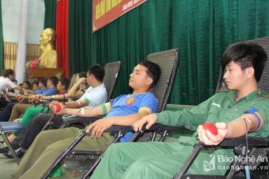 Đã có gần 700 người tham gia hiến máu tình nguyện trong dịp này. Ảnh: Đình Tuân