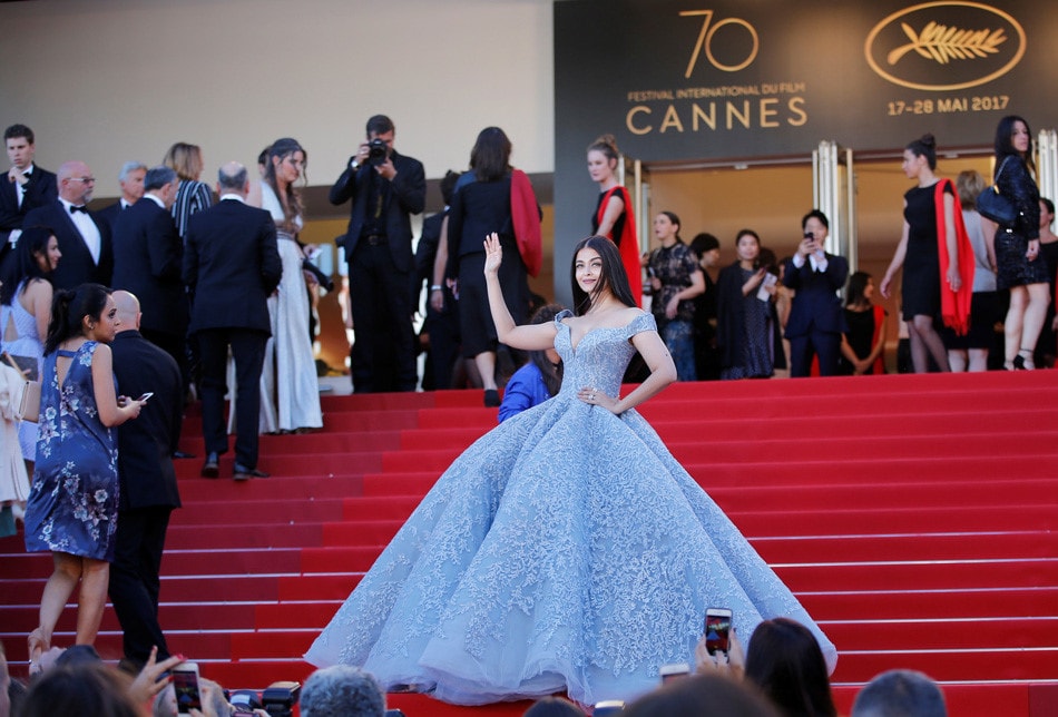 Nữ diễn viên 44 tuổi lộng lẫy, hút mọi ánh nhìn tại Cannes năm nay. Giới truyền thông quốc tế cho rằng cô giống như nàng 