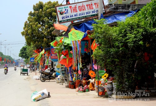 TX . Hoàng Mai giải tỏa vỉa hè. Ảnh: Quang An