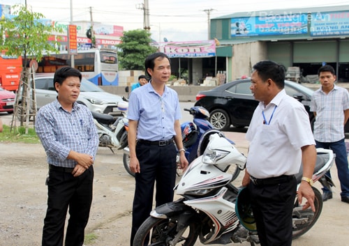 TX . Hoàng Mai giải tỏa vỉa hè. Ảnh: Quang An