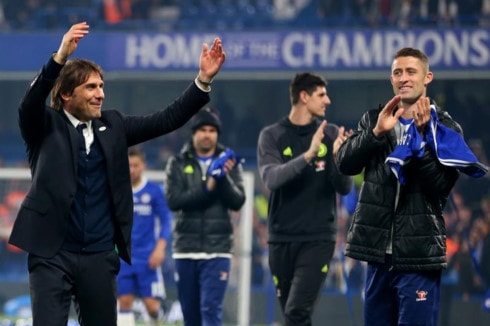 Lễ ăn mừng của Chelsea đã sẵn sàng ở Stamford Bridge. (Ảnh: Sky Sport)