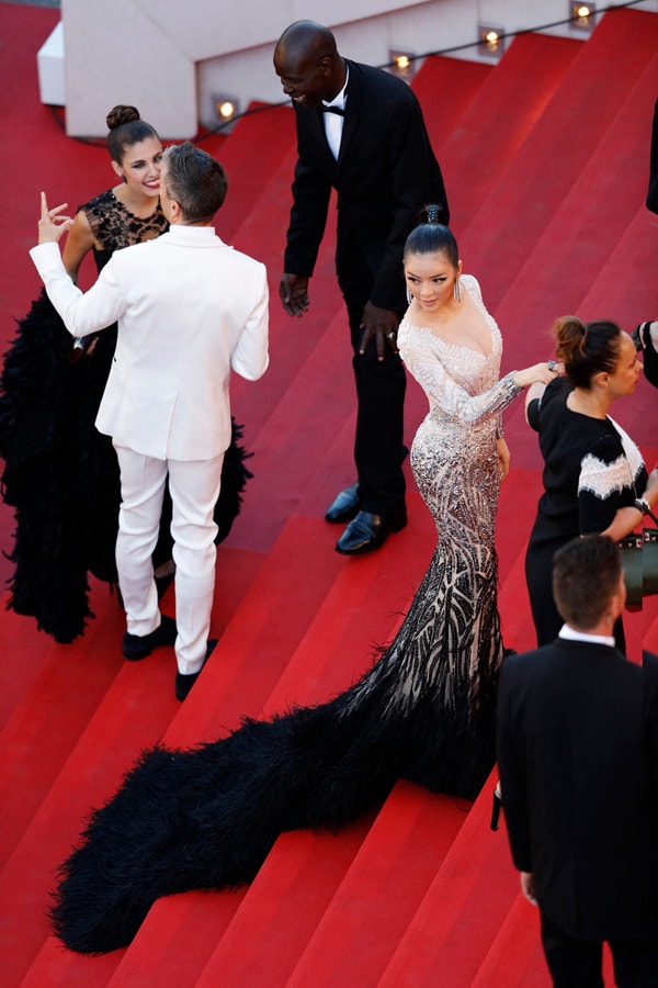 ly-nha-ky-doi-style-lanh-lung-tren-tham-do-cannes-8