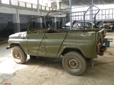 Xe UAZ 469 khi đã tháo bạt và ghế ngồi phía sau