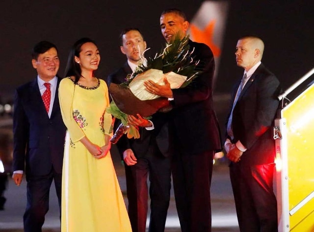 Tổng thống Mỹ đương nhiệm - Barack Obama đến Hà Nội vào lúc 21h30 ngày 22/5, bắt đầu chuyến công du trong 3 ngày với nhiều sự kiện quan trọng, ông đã được nhận được nhiều sự tiếp đón nồng hậu từ chính phủ cũng như người dân Việt Nam.