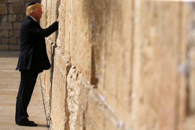 Ông Trump là tổng thống Mỹ đầu tiên thăm Bức tường than khóc 