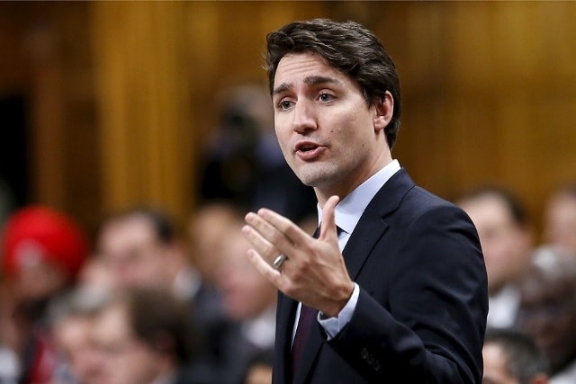 Thủ tướng Canada Justin Trudeau viết trên tài khoản Twitter của ông: “Người Canada bị sốc khi biết tin về cuộc tấn công khủng khiếp ở Manchester tối nay. Xin hãy tưởng nhớ các nạn nhân và gia đình của họ.”