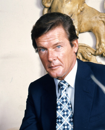 Tài tử Roger Moore khi đóng loạt phim về James Bond.