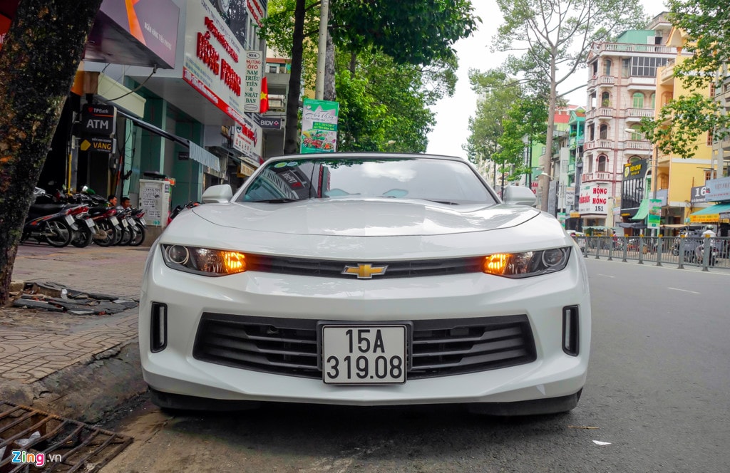 Xe the thao Chevrolet Camaro 2017 dau tien tren duong Sai Gon hinh anh 1