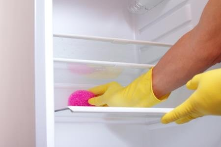 Cần vệ thường xuyên vệ sinh sinh tủ lạnh khoảng 1-2 tháng/lần để vi khuẩn, nấm mốc không có điều kiện phát sinh