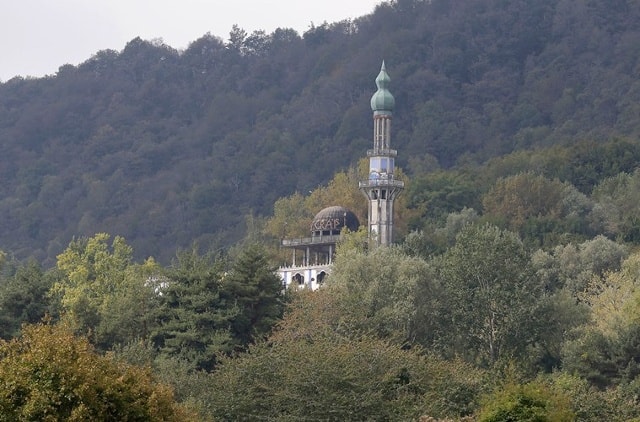 Trung tâm vui chơi, thương mai bỏ hoang mang tên Consonno gần Milan, Italy.