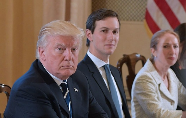 Tổng thống Mỹ Donald Trump và cố vấn cấp cao Nhà trắng Jared Kushner. Ảnh: CNN