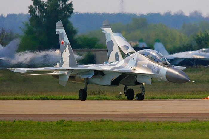 Su-30MK, phiên bản phát triển của Su-27.