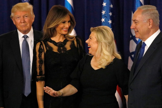 Mỗi lần đi công du với chồng là bà Trump lại mạnh tay sắm đồ hiệu từ đầu tới chân - Ảnh 13. Mỗi lần đi công du với chồng là bà Trump lại mạnh tay sắm đồ hiệu từ đầu tới chân - Ảnh 13.