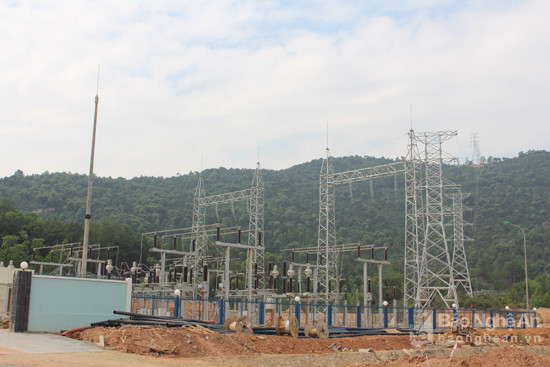 Đầu tư trạm điện cho Nhà máy Tôn Hoa Sen. Ảnh: Châu Lan