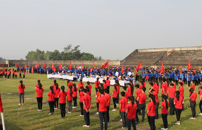 Lễ ra quân Chiến dịch hè tình nguyện 2017 tổ chức tại xã Diễn Thành, huyện Diễn Châu với sự tham gia của 2000 đoàn viên thanh niên. Ảnh: Hoài Thu