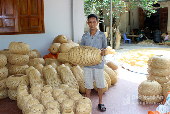 Sản phẩm làng nghề mây tre đan Nghi Thái. Ảnh Quang An