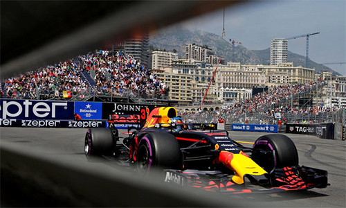 Ricciardo được hưởng lợi nhờ vào thay lốp muộn. Ảnh: Reuters.