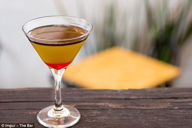Những trào lưu ẩm thực kỳ dị trên thế giới hình ảnh 8 Loại cocktail có tên Aragog này do Romeo Palomares sáng tạo ra, sử dụng độc nguyên chất của nhện đen tarantula. Palomares là trưởng bộ phận pha chế ở quán bar Luciferina tại thành phố Mexico, Mexico.