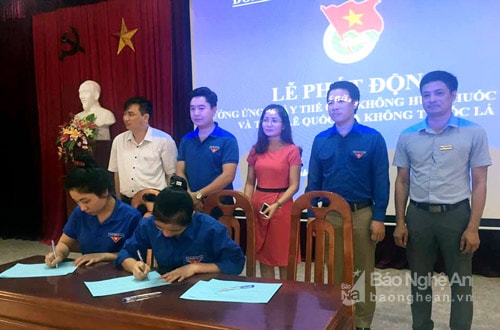 Ký cam kết hưởng ứng Ngày Thế giới không hút thuốc lá.