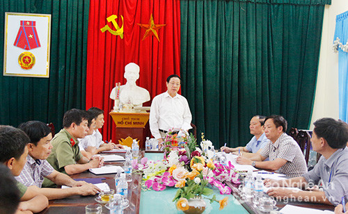 Đồng chí Lê Minh Thông phát biểu tại Hội đồng thi Trường THPT Hoàng Mai. Ảnh Thanh Nga.