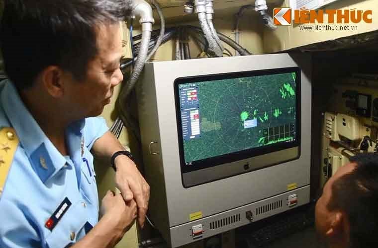 Toàn bộ thiết bị máy hỏi MH-VN3 nằm ngoài không gian, tích hợp với dàn anten trên boong tàu.