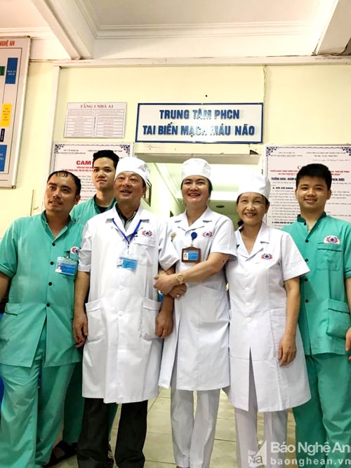 Niềm vui của GS Cao Minh Châu, lãnh đạo bệnh viện phục hồi chức năng Nghệ An và 