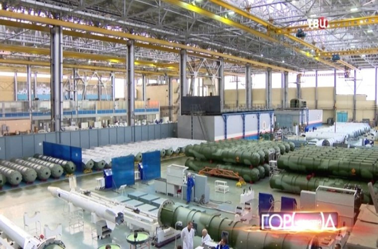 Avangard là một trong những công ty con trực thuộc Tập đoàn tên lửa Almaz-Antey của Nga, và được xem là nhà thầu chính trong các hợp đồng cung cấp hoặc bảo dưỡng đạn tên lửa dành cho các tổ hợp phòng không S-300, S-400 và S-500 của Quân đội Nga. Nguồn ảnh: arms-expo.