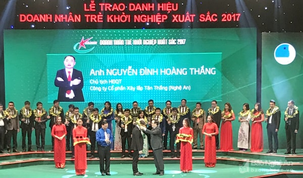 Anh Nguyễn Đình Hoàng Thắng là 1 trong số 100 doanh nhân trên cả nước được vinh danh doanh nhân trẻ khởi nghiệp xuất sắc năm 2017.