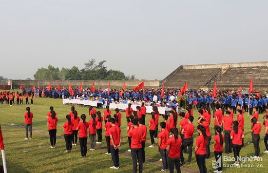 Tỉnh Đoàn Nghệ An tổ chức Lễ ra quân Chiến dịch hè tình nguyện 2017 tại xã Diễn Thành, huyện Diễn Châu với sự tham gia của 2.000 đoàn viên thanh niên. Ảnh: Hoài Thu