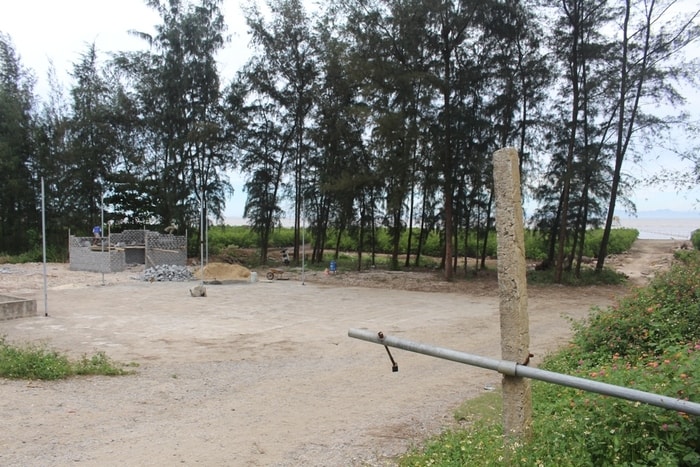 Ngôi nhà do một người dân ở xã Quỳnh Thuận (Quỳnh Lưu) xây dựng ngay đất rừng phòng hộ bờ biển (ảnh chụp vào sáng ngày 5/6/2017). Ảnh: Việt Hùng