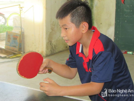 Tại huyện Con Cuông còn có những địa điểm tập bóng bàn dành cho những em đam mê với môn thể thao này. Ảnh: Bá Hậu