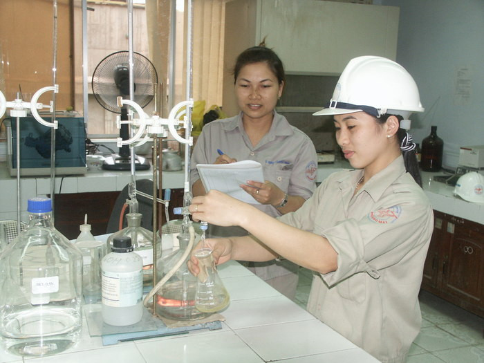 Phòng thí nghiệm - Công ty CP Xi măng Vicem Hoàng Mai. Ảnh: Hoàng Vĩnh