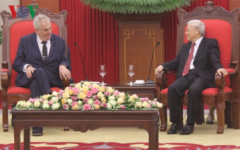 tong bi thu nguyen phu trong tiep tong thong sec hinh 2